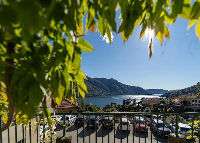 Lakefront With Breathtaking Views モルトラージオ