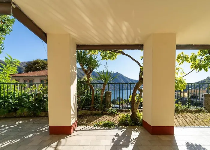アパート Lakefront With Breathtaking Views モルトラージオ