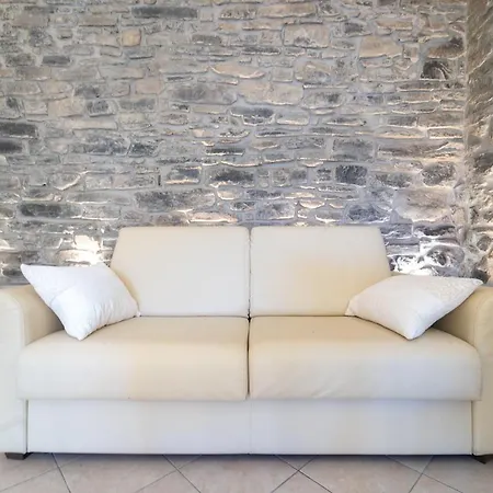 Lakefront With Breathtaking Views Moltrasio