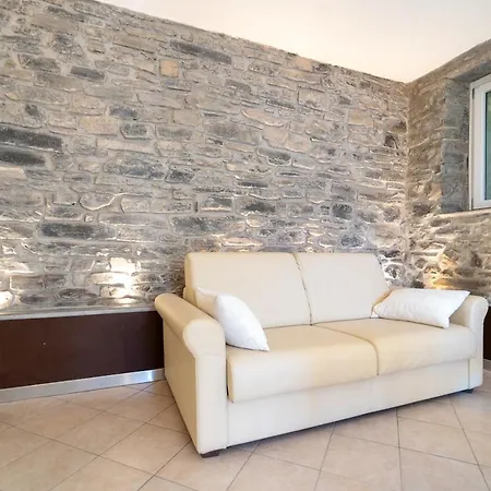 Lakefront With Breathtaking Views