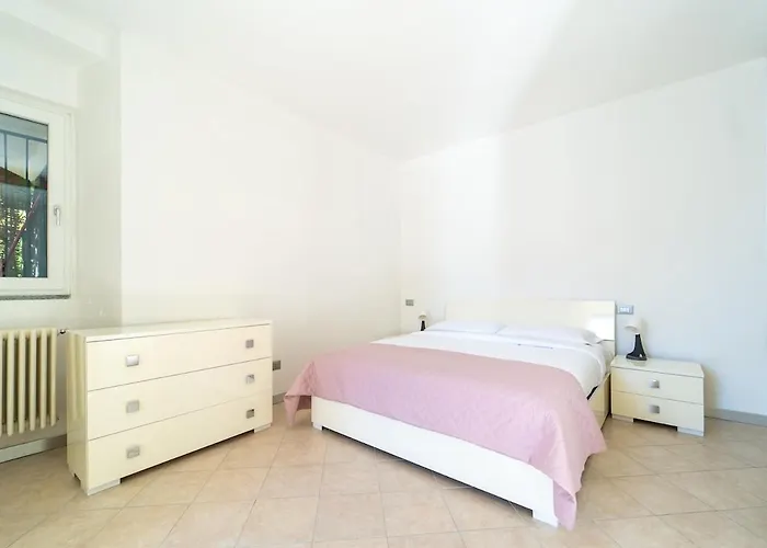 דירה Lakefront With Breathtaking Views מולטראזיו